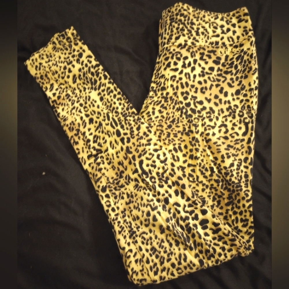 GUESS Tan Leopard Print Leggings